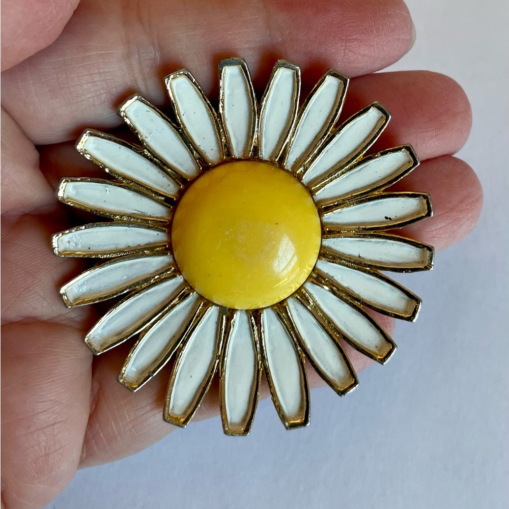 Vintage Signed Weiss Daisy Flower Brooch Enamel And Goldtone Metal - Picture 6 of 6